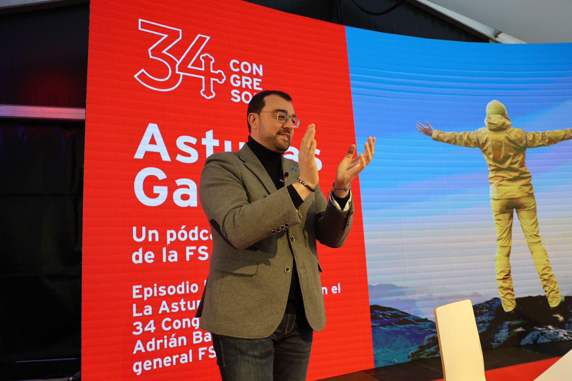 El Niemeyer de Avilés, abarrotado por el congreso socialista