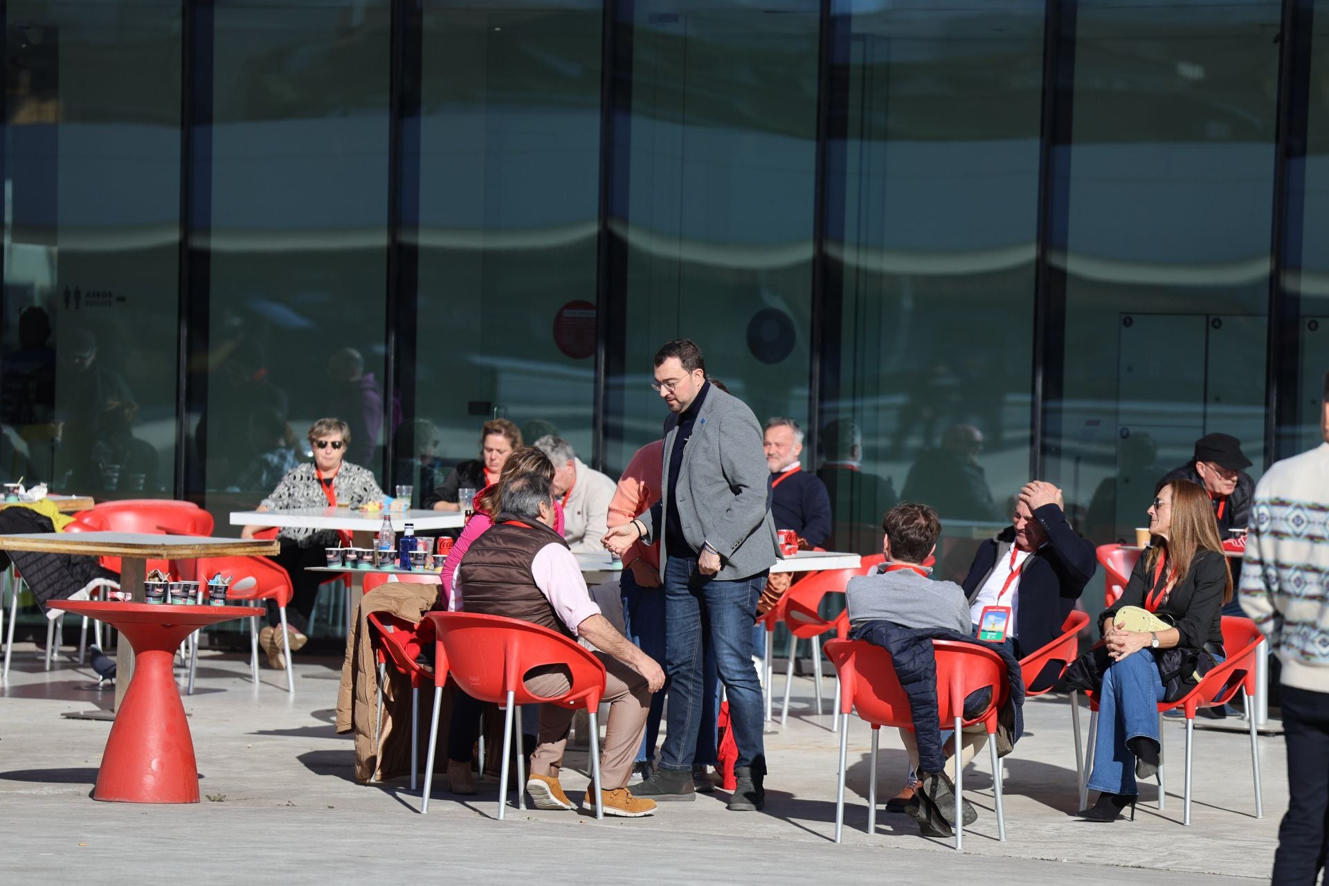 El Niemeyer de Avilés, abarrotado por el congreso socialista