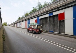 Estado del túnel de El Llano con el revestimiento dañado.