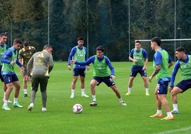 Dotor, durante un entrenamiento con el Oviedo en El Requexón.