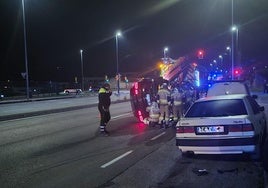 El coche quedó volcado hacia la parte del conductor