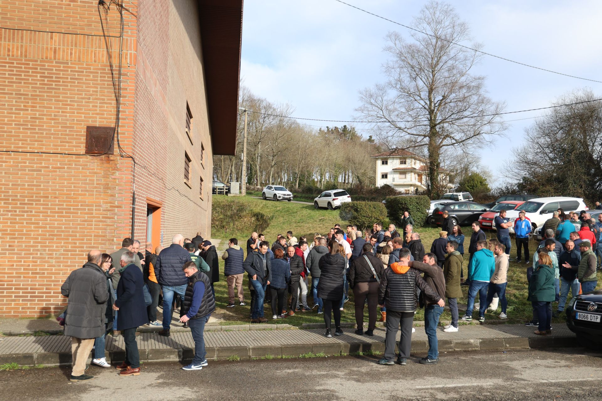 Tensión, enfado e indignación en el encuentro entre ganaderos y el Principado