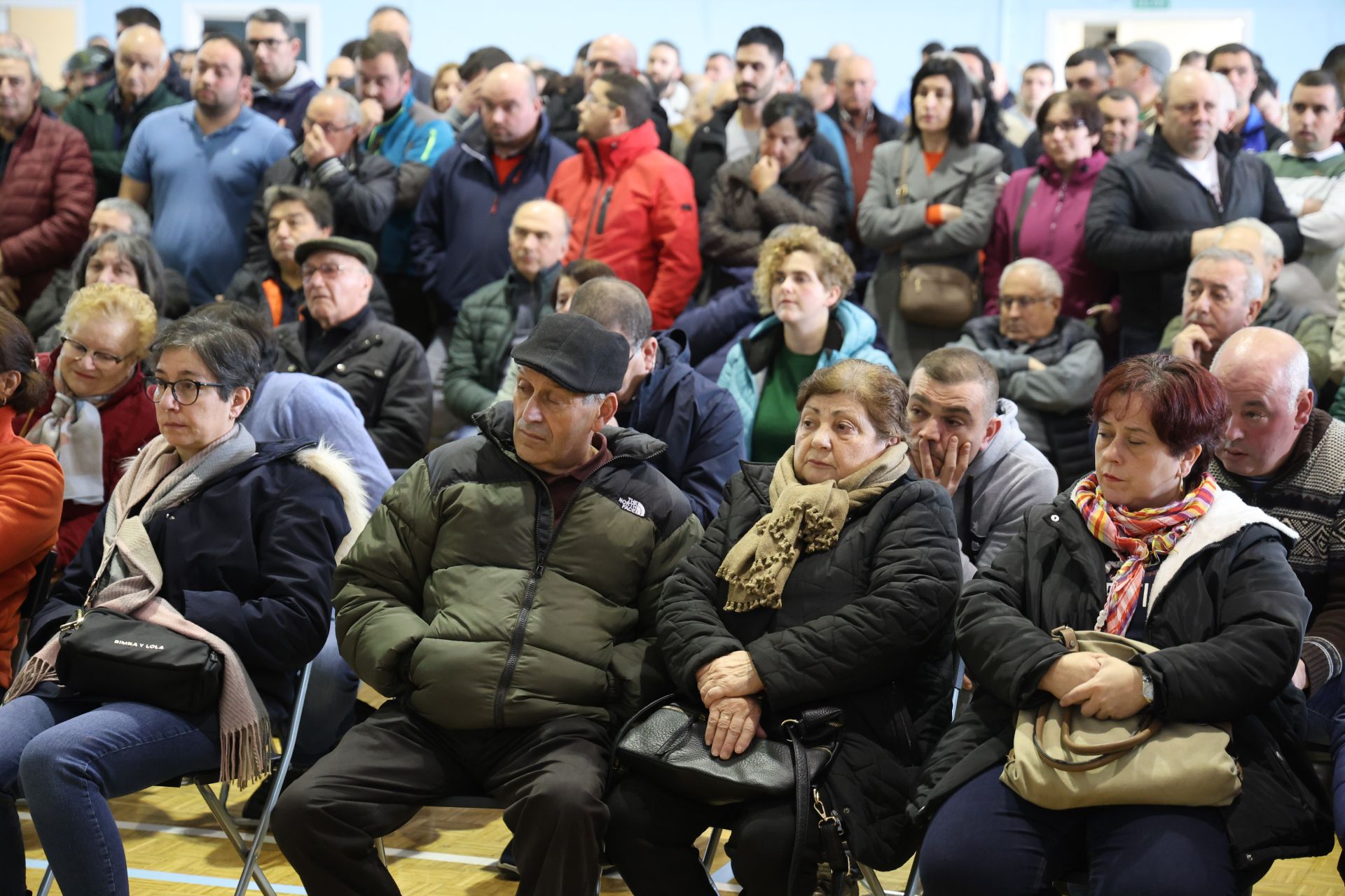 Tensión, enfado e indignación en el encuentro entre ganaderos y el Principado