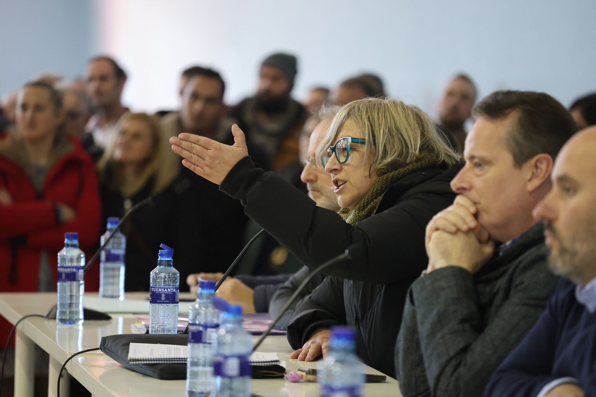 Tensión, enfado e indignación en el encuentro entre ganaderos y el Principado