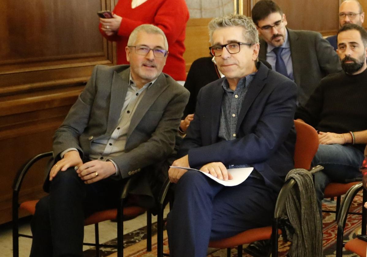 El secretario de Estado de Medio Ambiente, el asturiano Hugo Morán, ayer en Avilés con el de Cultura.