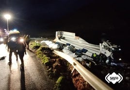 Estado en el que quedó el camión tras el accidente.