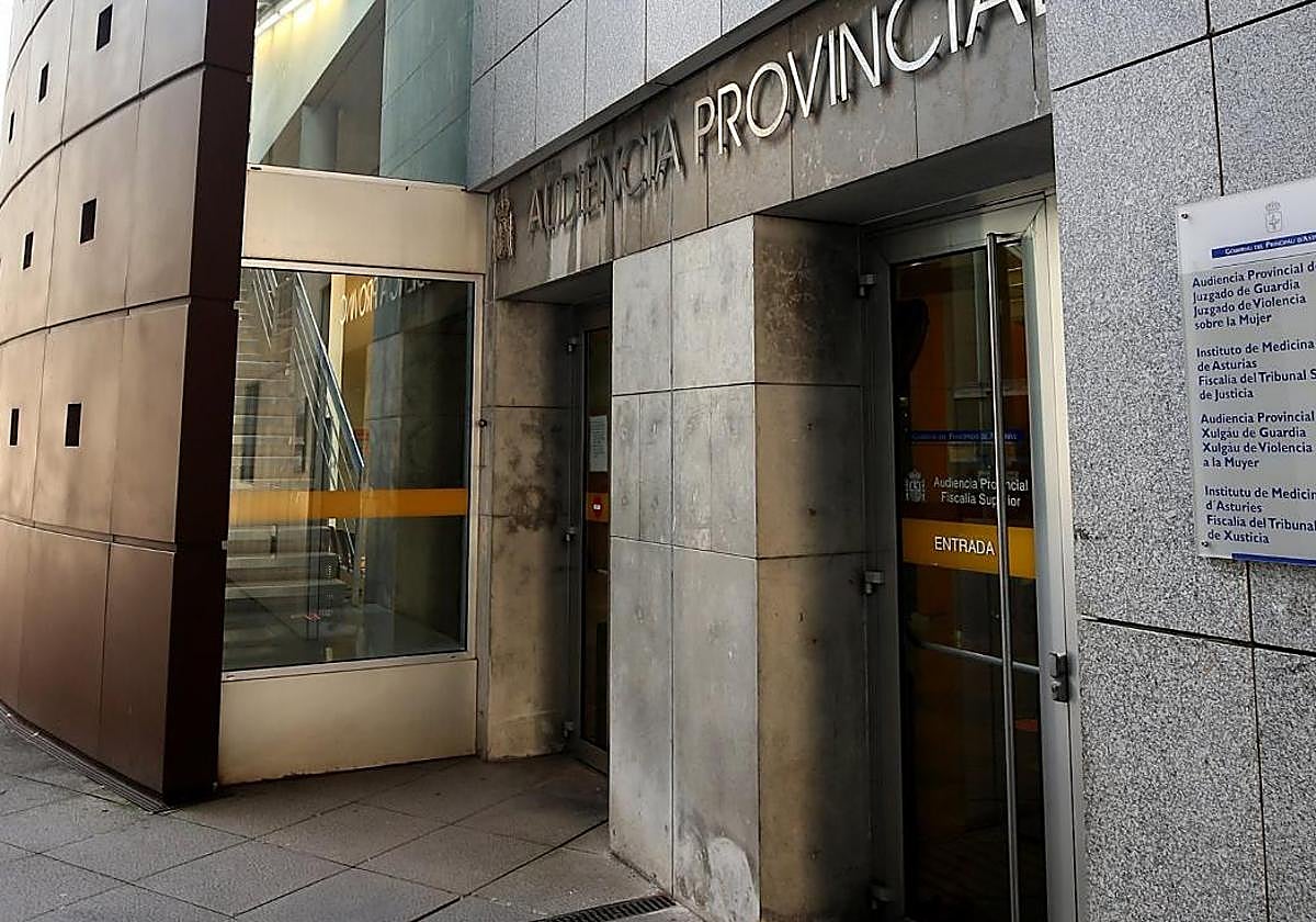 Entrada principal de la Audiencia Provincial.