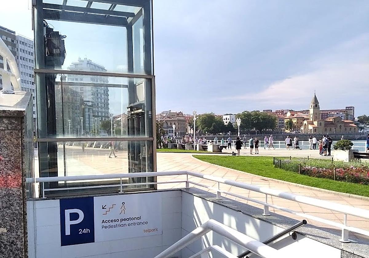 Entrada al aparcamiento del Náutico.