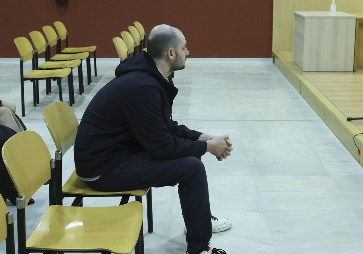 H. M. D. H. durante el juicio celebrado hoy en Gijón.