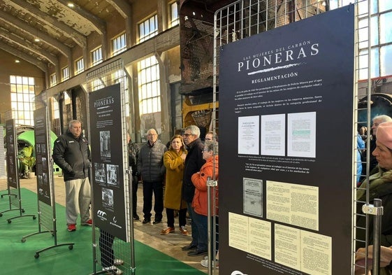 El pozo San José, lleno de visitantes a la muestra sobre las mujeres y la minería.