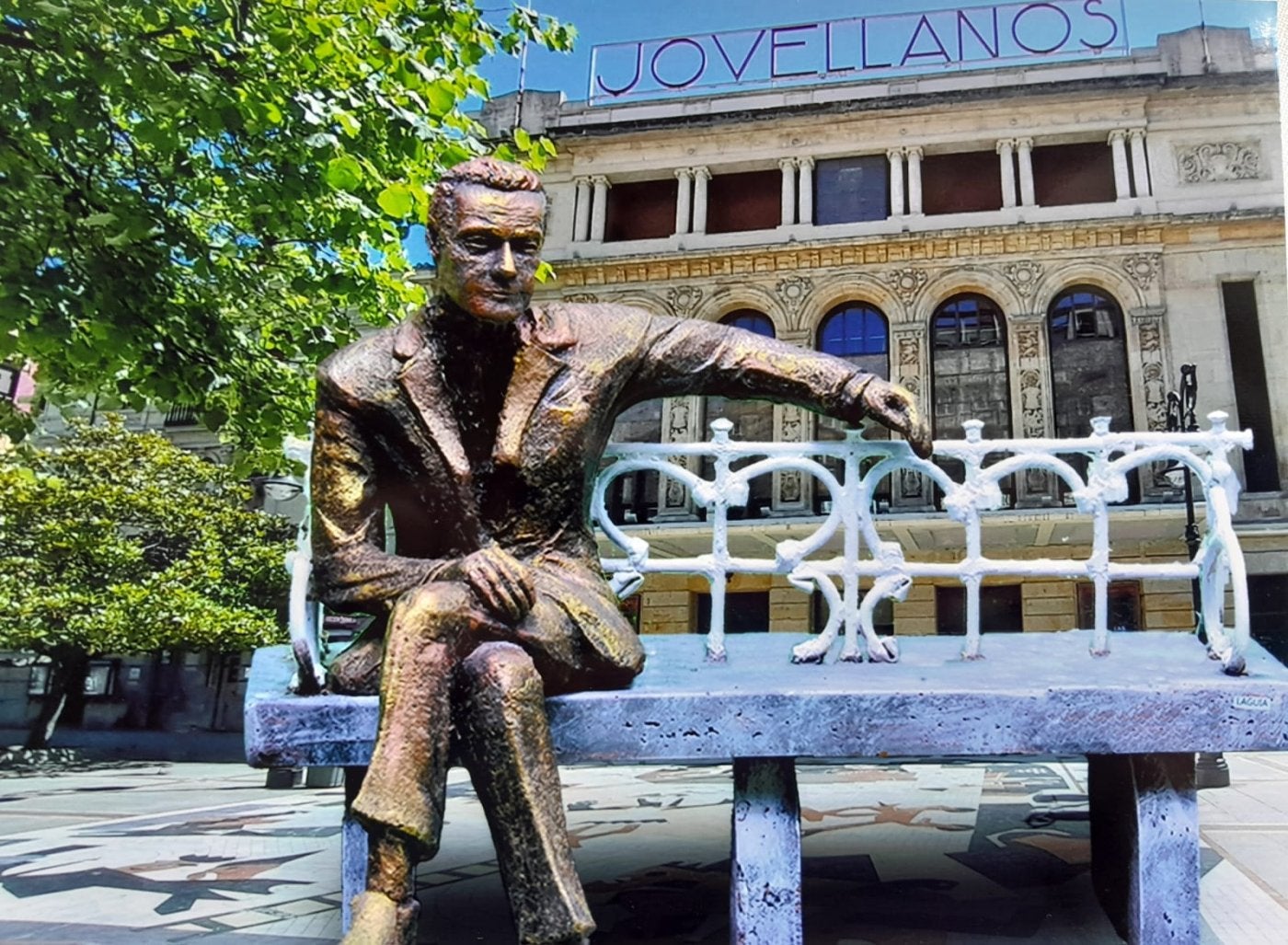 Arturo Fernández estará frente al Teatro Jovellanos de Gijón representado por El Ponticu
