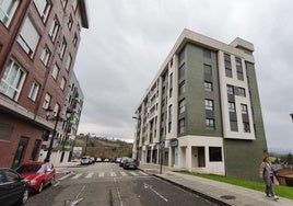 El ático de tres habitaciones en el número 6 de la calle Salvador de Madariaga de Oviedo.