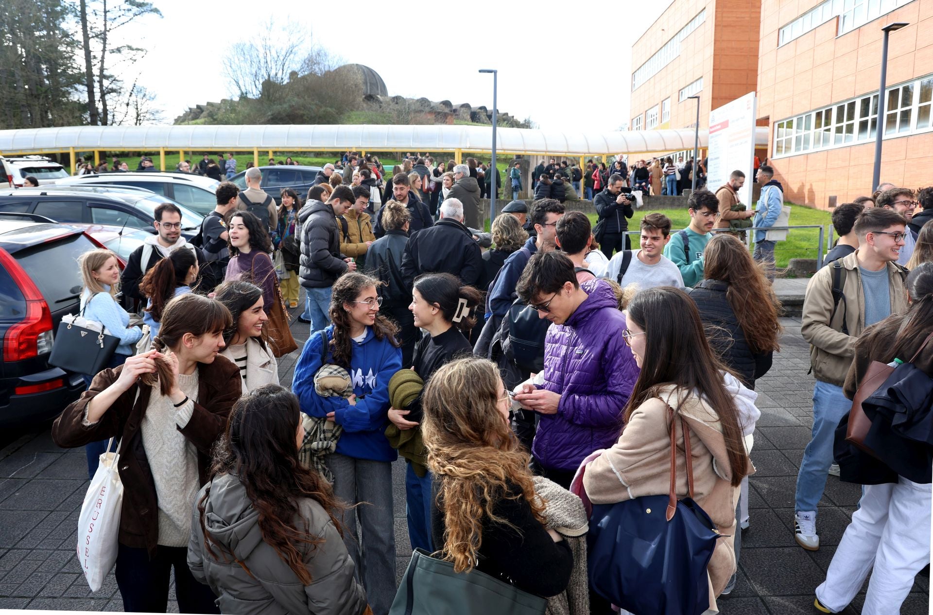 Casi dos mil aspirantes al MIR se examinan en Asturias