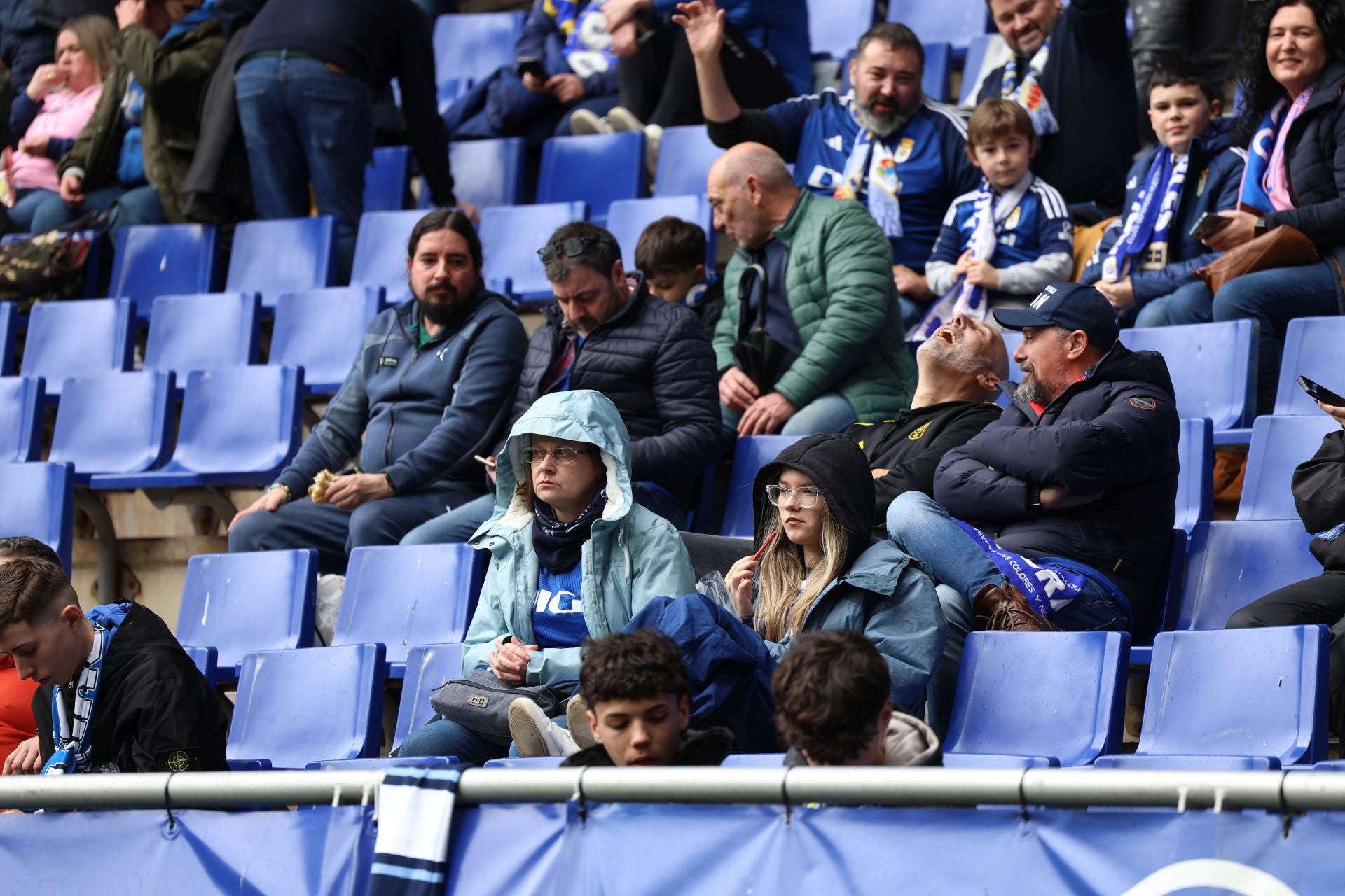 Fotos: ¿Estuviste en el Real Oviedo - Castellón? ¡Búscate!