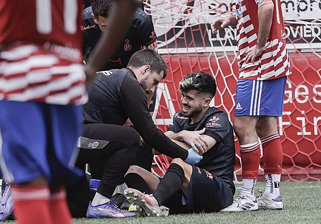 Isi Ros tuvo que ser atendido tras un golpe en el codo.