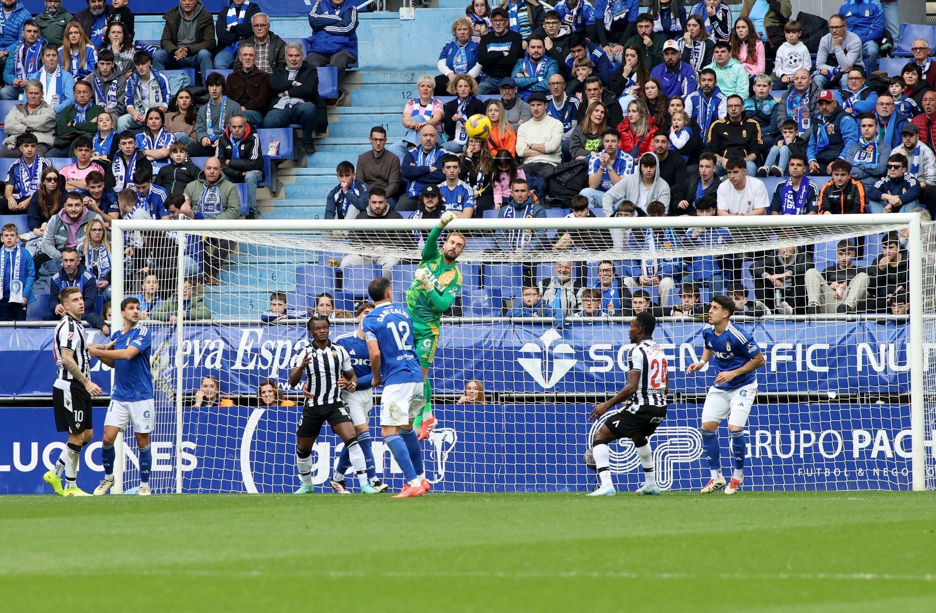 El Real Oviedo 1-0 Castellón, en imágenes