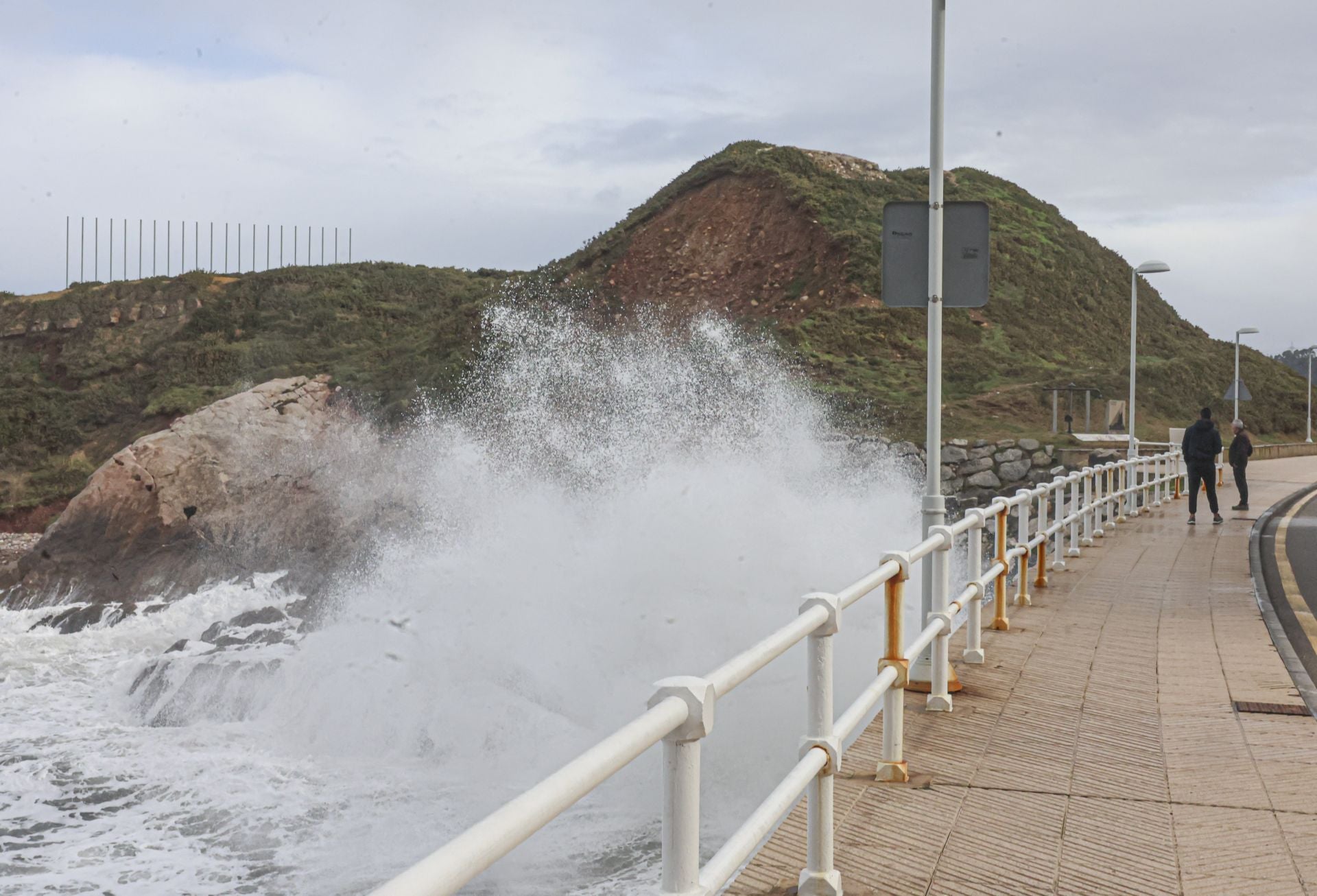 La borrasca &#039;Herminia&#039; golpea Asturias: los efectos del fuerte viento