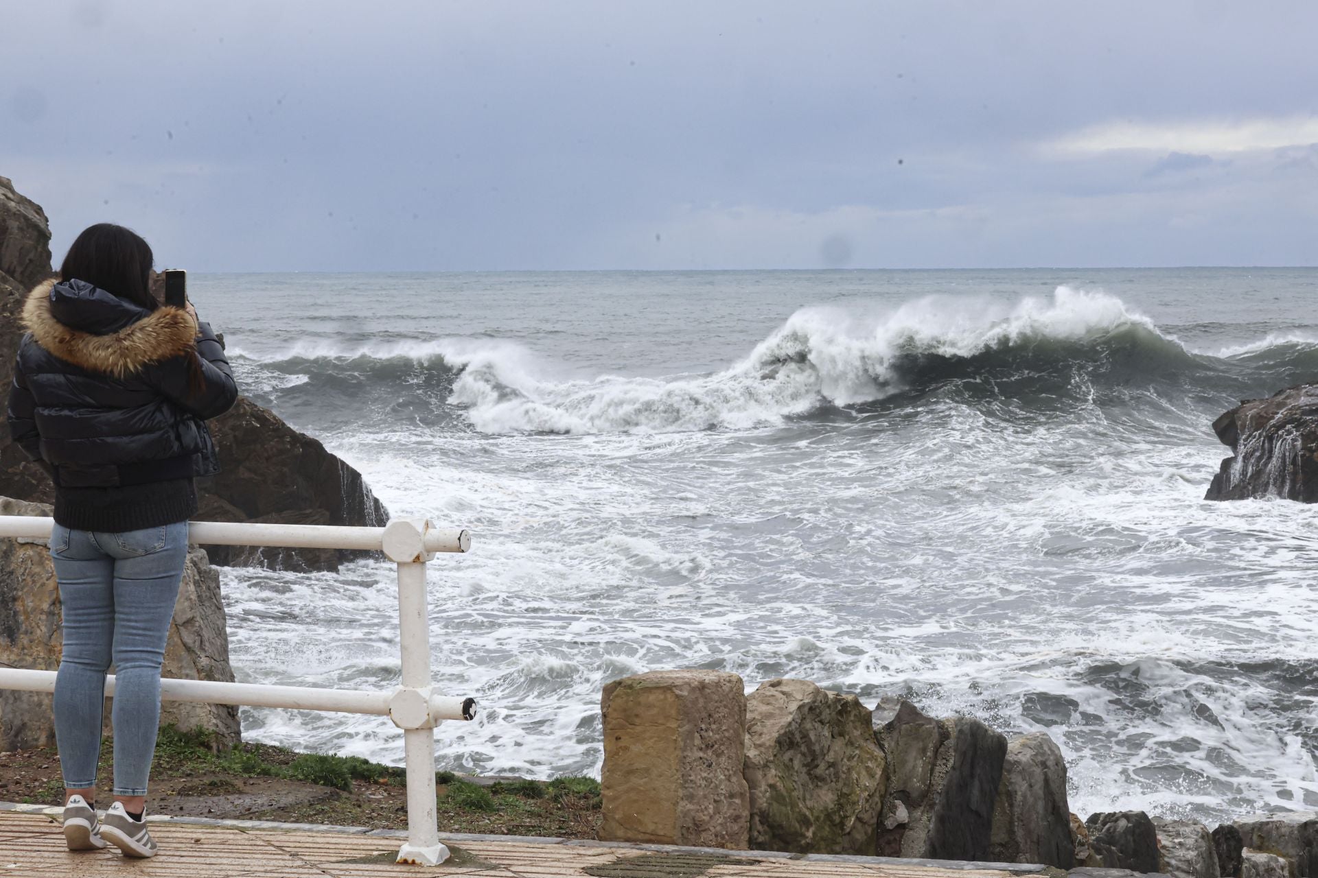 La borrasca &#039;Herminia&#039; golpea Asturias: los efectos del fuerte viento