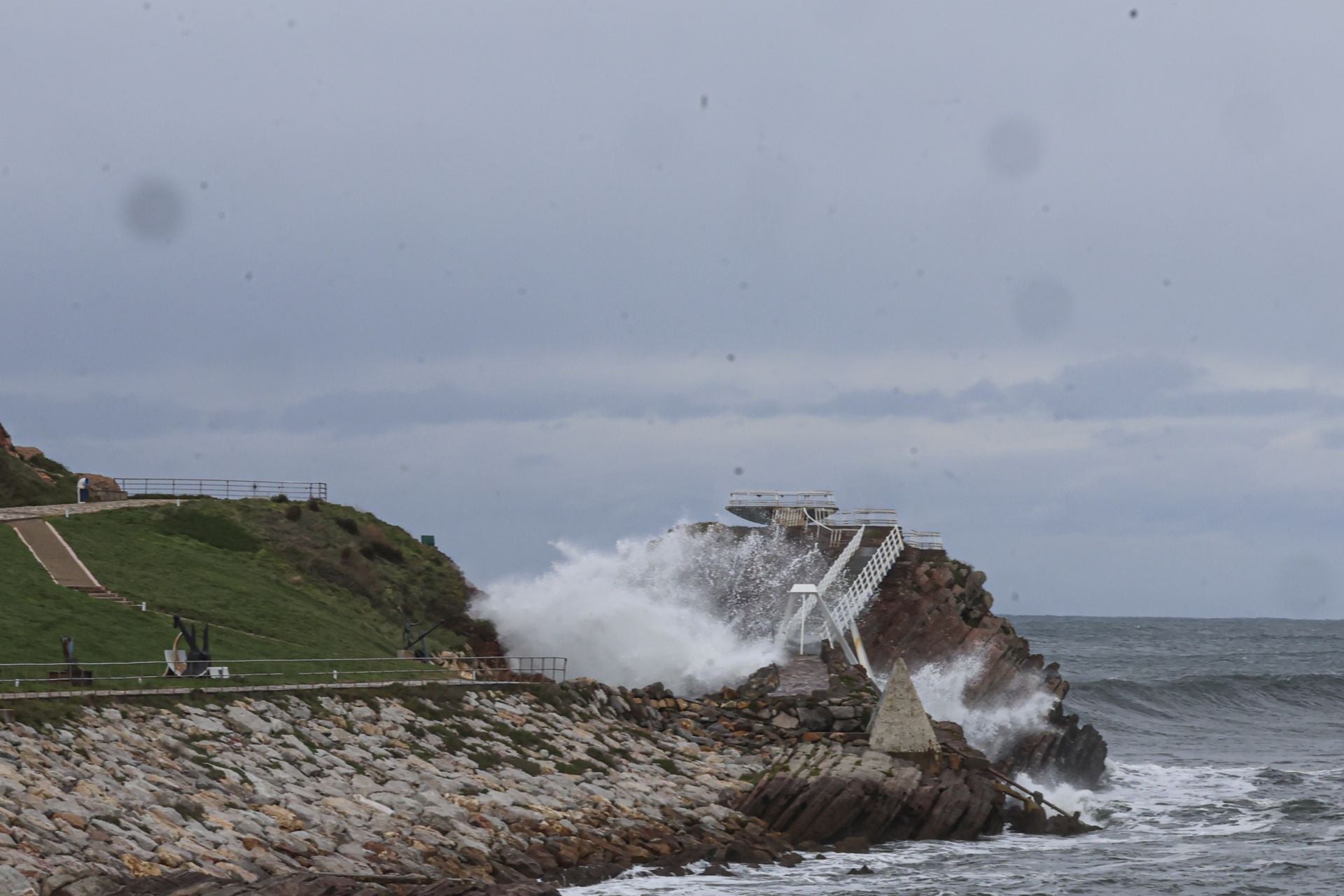 La borrasca &#039;Herminia&#039; golpea Asturias: los efectos del fuerte viento