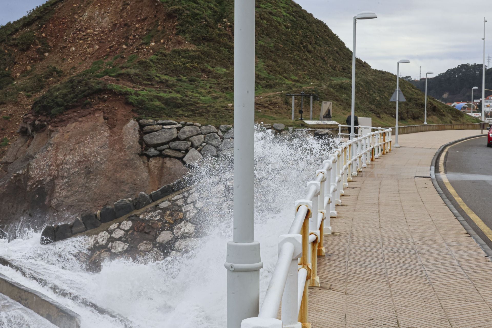 La borrasca &#039;Herminia&#039; golpea Asturias: los efectos del fuerte viento