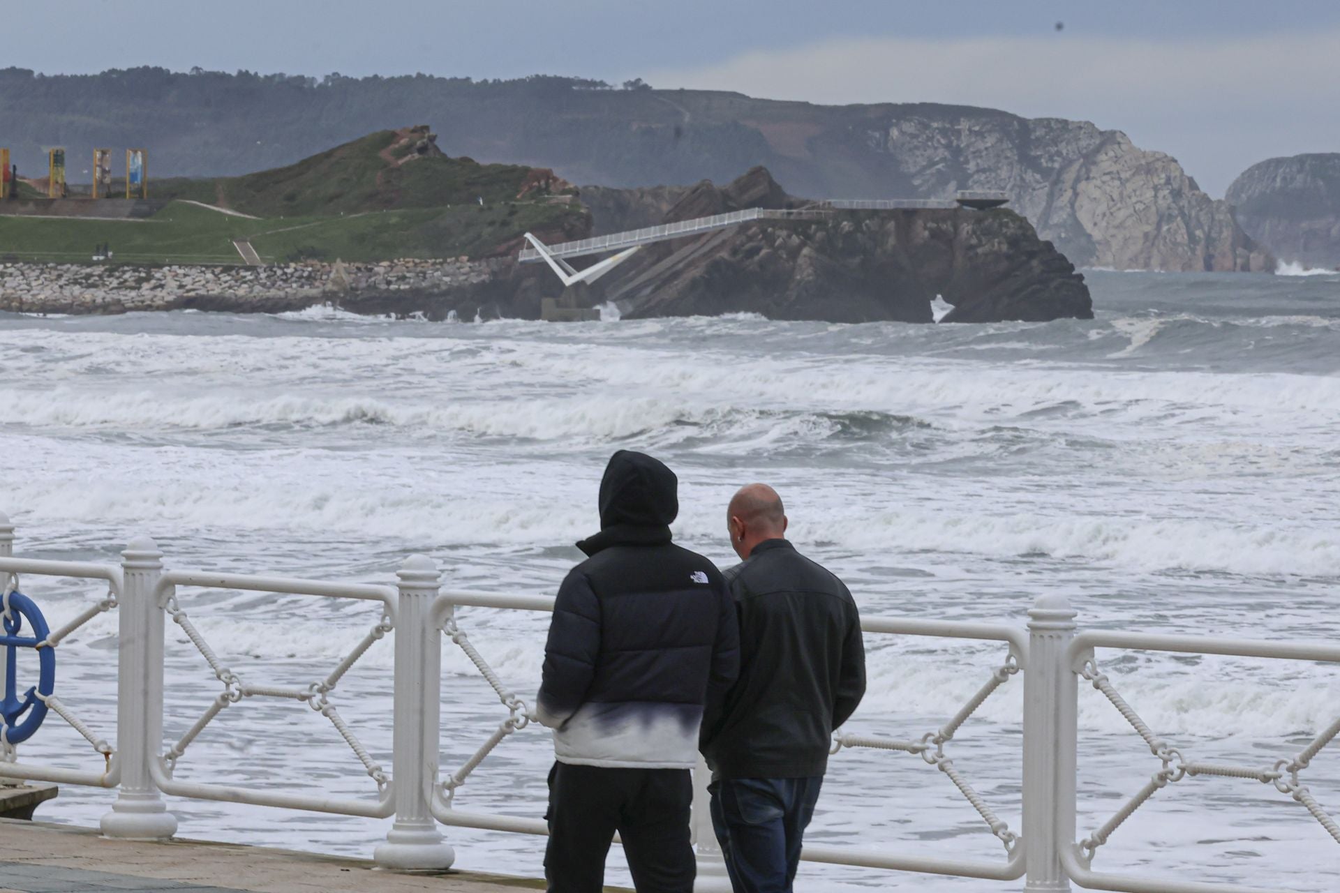 La borrasca &#039;Herminia&#039; golpea Asturias: los efectos del fuerte viento