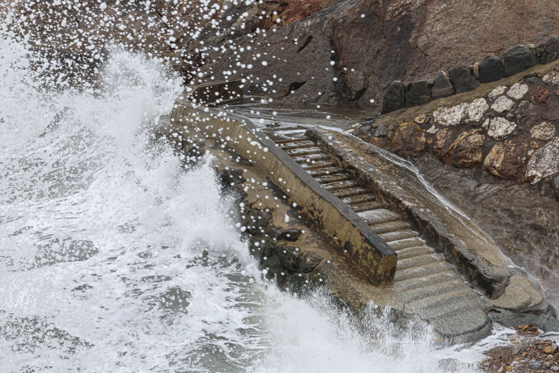 La borrasca &#039;Herminia&#039; golpea Asturias: los efectos del fuerte viento