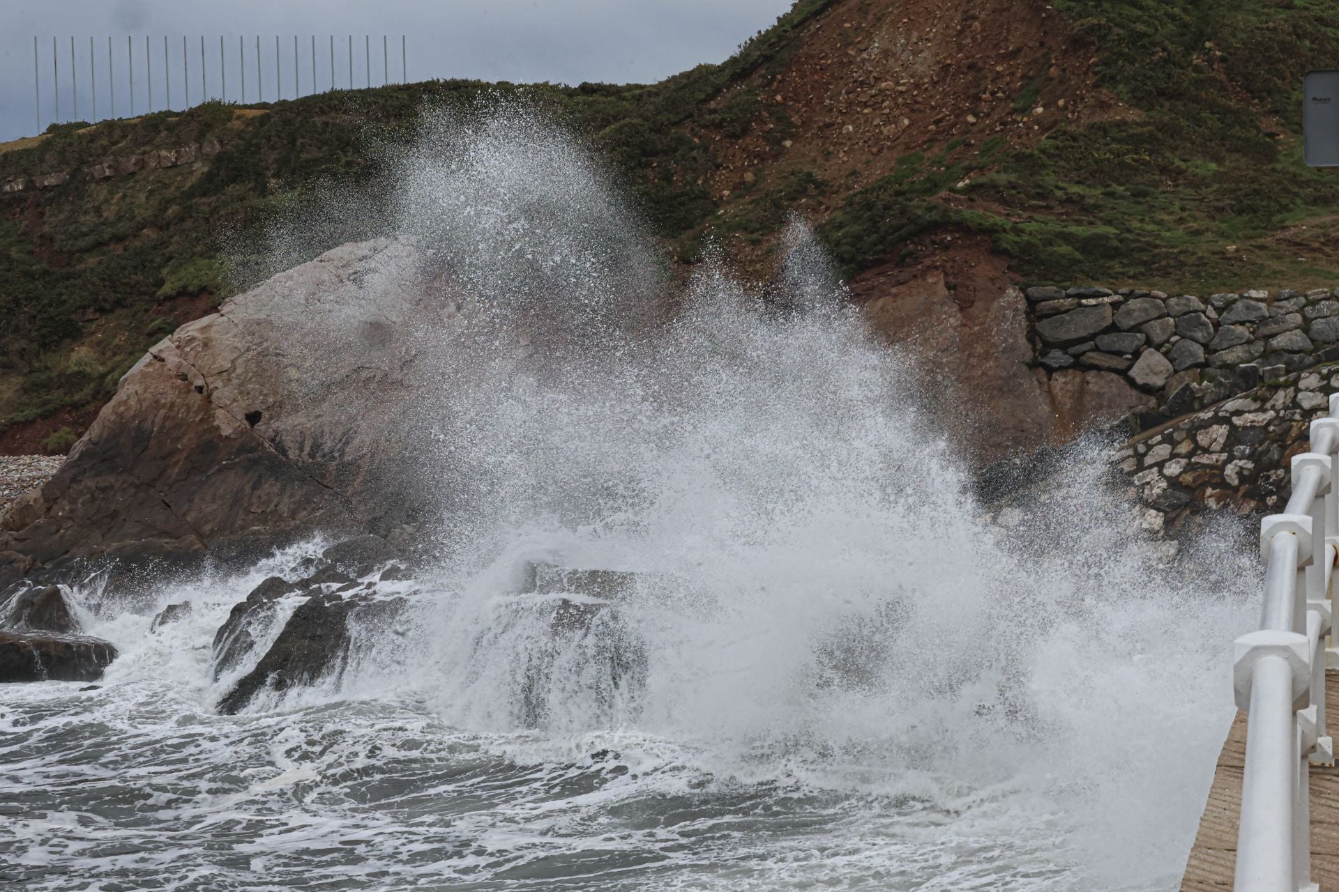 La borrasca &#039;Herminia&#039; golpea Asturias: los efectos del fuerte viento