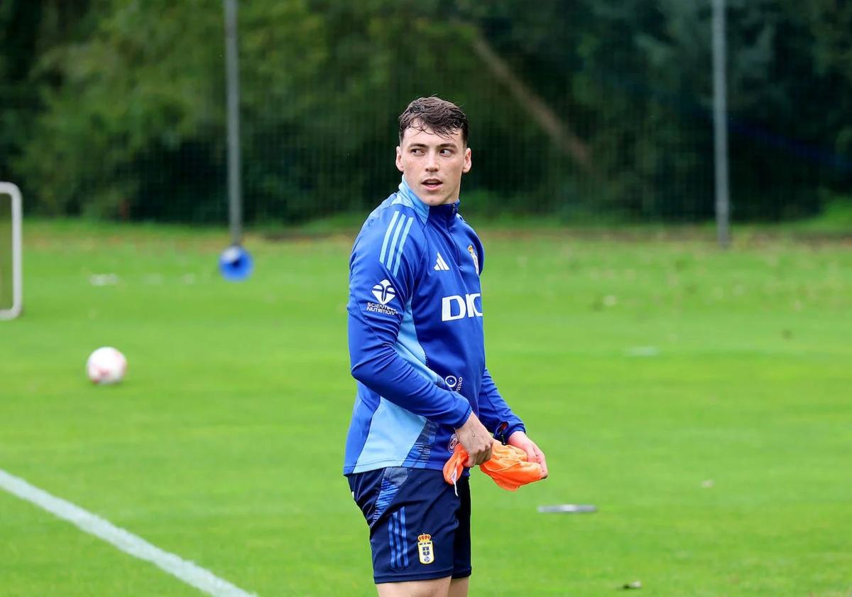 Fede Viñas, en un entrenamiento del Real Oviedo.