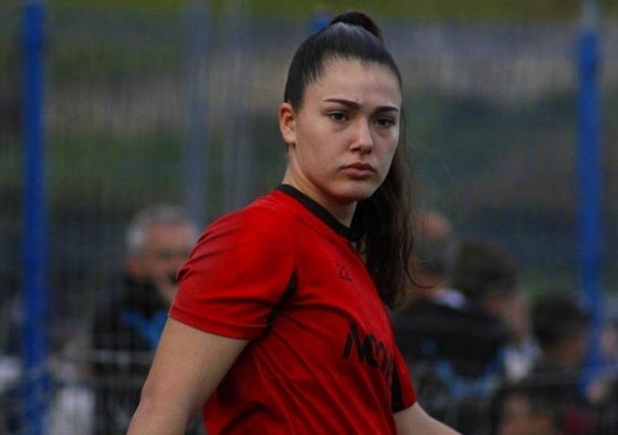 Isa, en un partido del Real Avilés Femenino.