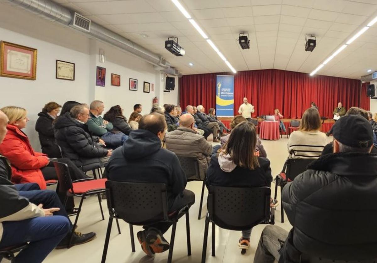 Reunión de las asociaciones de vecinos rurales de Gozón y Carreño sobre los parques de baterías.