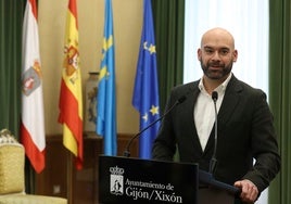 Jesús Martínez Salvador, este mediodía, en rueda de prensa en el Ayuntamiento de Gijón