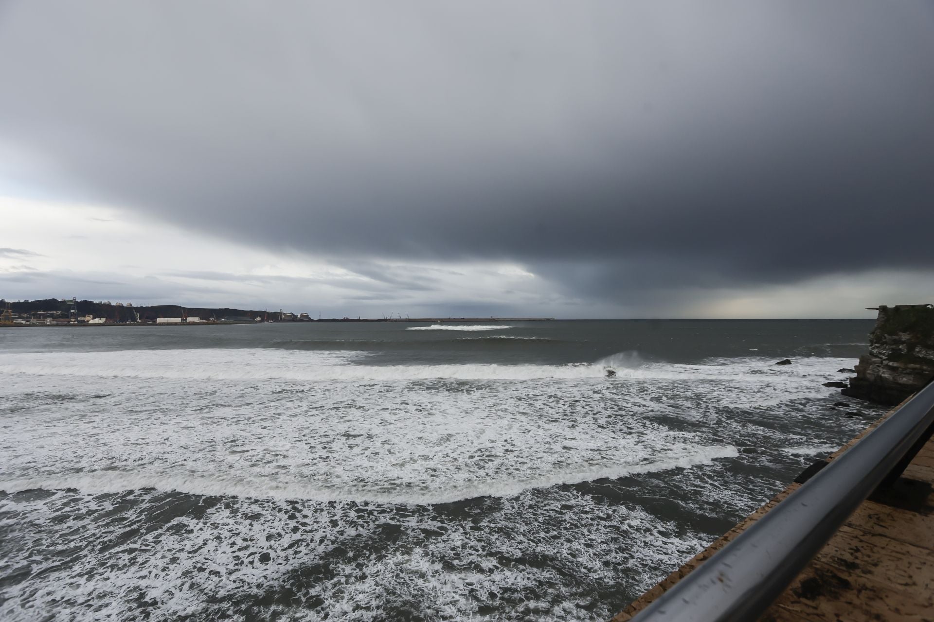 Nieve y mucho viento en Asturias por los últimos coletazos de &#039;Herminia&#039;