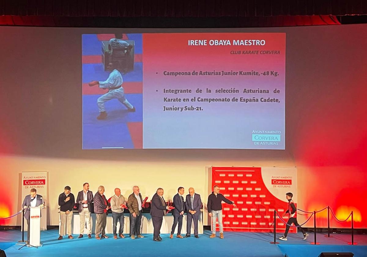 Corvera rinde homenaje a sus deportistas