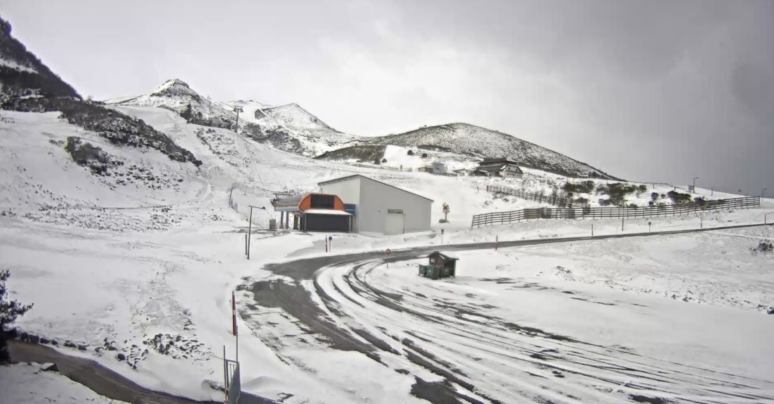 Nieve y mucho viento en Asturias por los últimos coletazos de &#039;Herminia&#039;