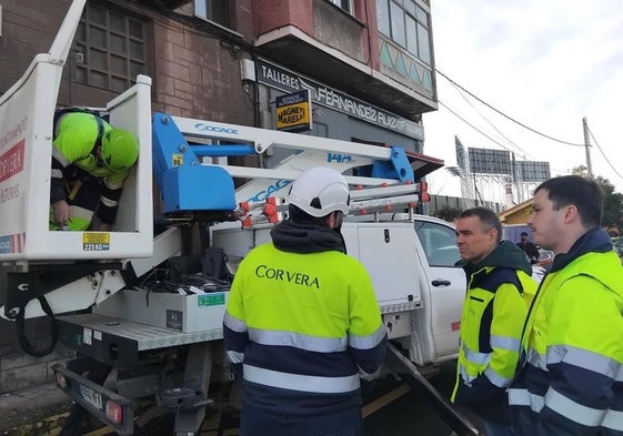 Iván Fernández y Jorge Suárez supervisando los trabajos.