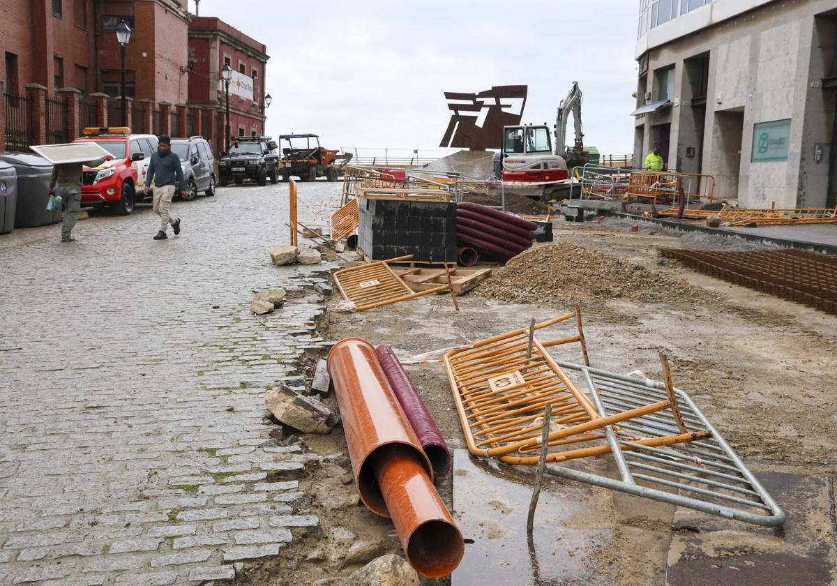 El tiempo en Asturias: la borrasca 'Ivo' deja fuertes rachas de viento en Gijón.