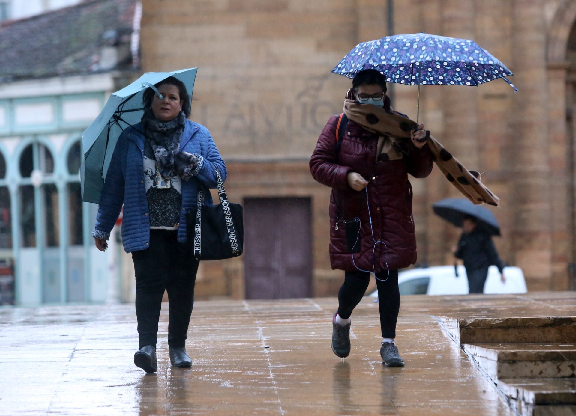 Nieve, mucho viento y fuerte oleaje en Asturias por cupla de &#039;Ivo&#039;