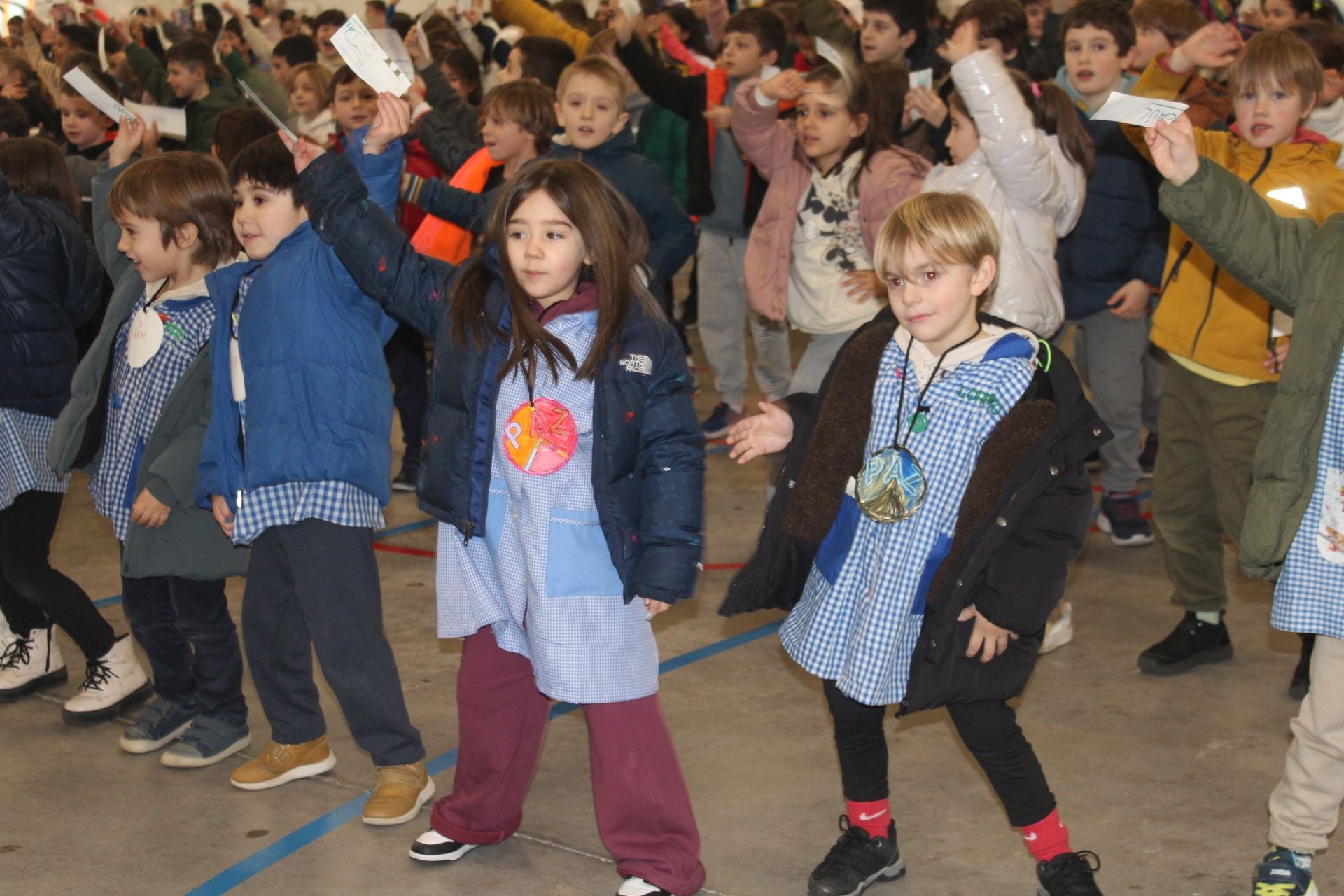 En imágenes: así celebraron los escolares de Gijón el día de la paz