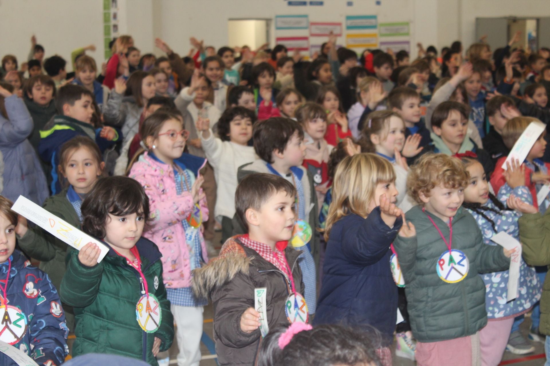 En imágenes: así celebraron los escolares de Gijón el día de la paz