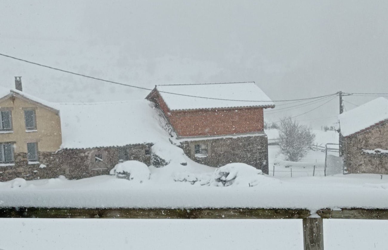 Nieve, mucho viento y fuerte oleaje en Asturias por cupla de &#039;Ivo&#039;