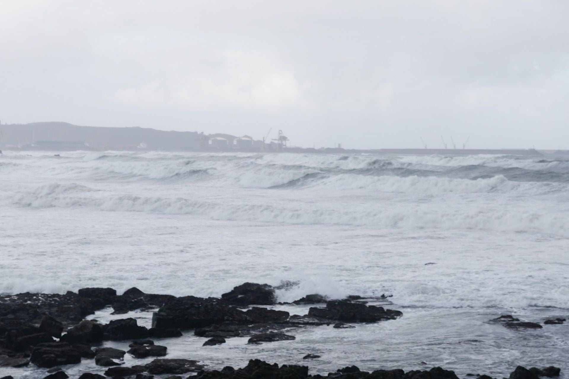 Nieve, mucho viento y fuerte oleaje en Asturias por cupla de &#039;Ivo&#039;