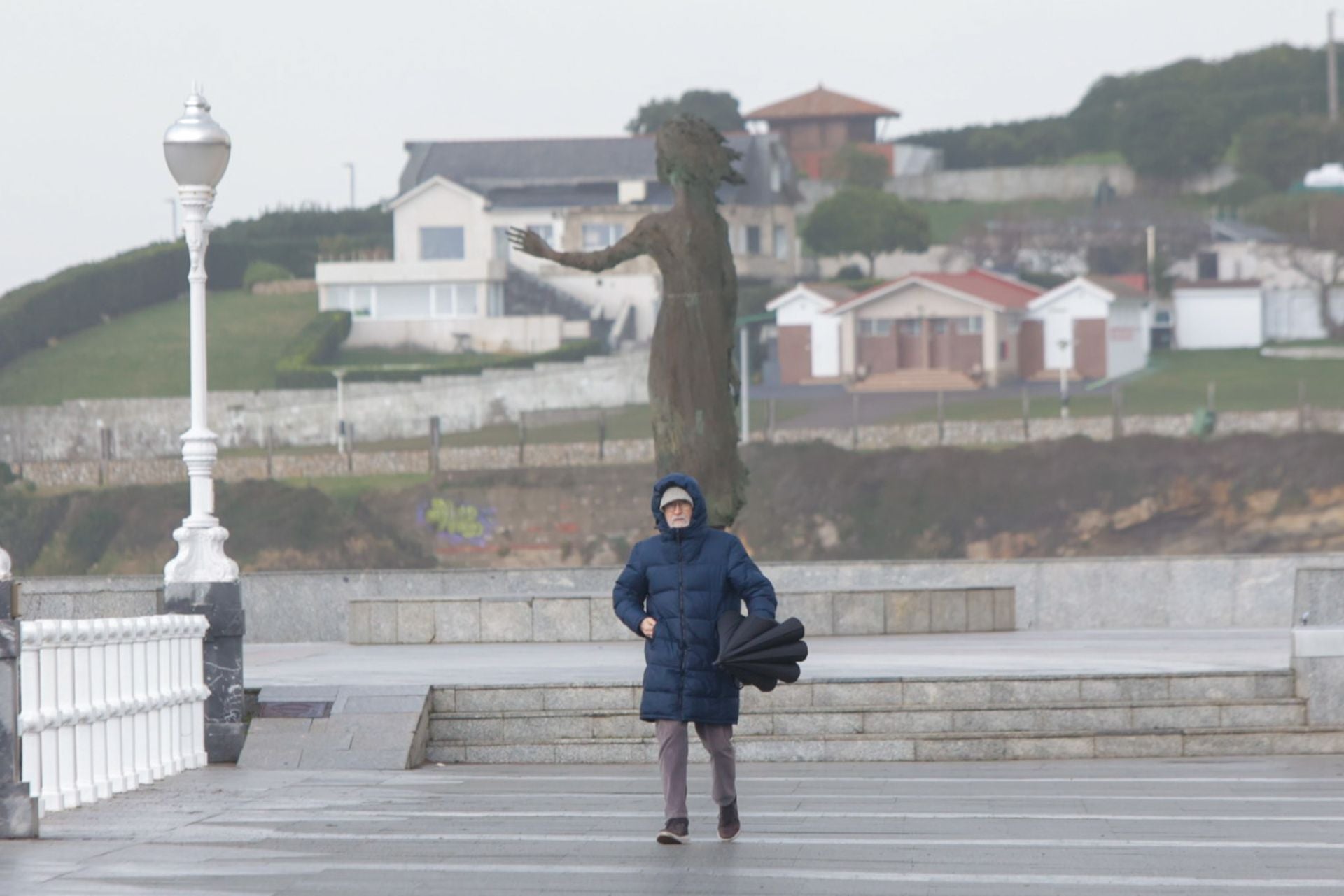 Nieve, mucho viento y fuerte oleaje en Asturias por cupla de &#039;Ivo&#039;