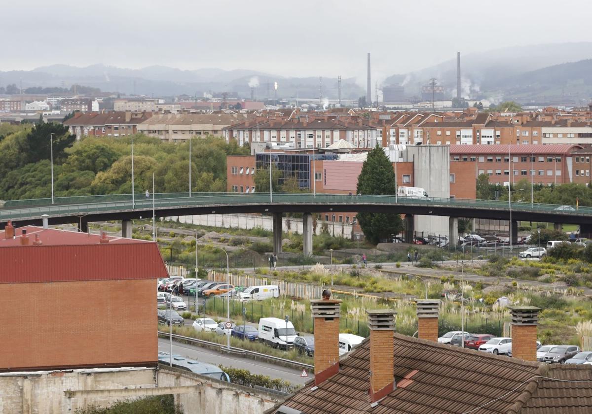 Vista del viaducto de Carlos Marx de Gijón.