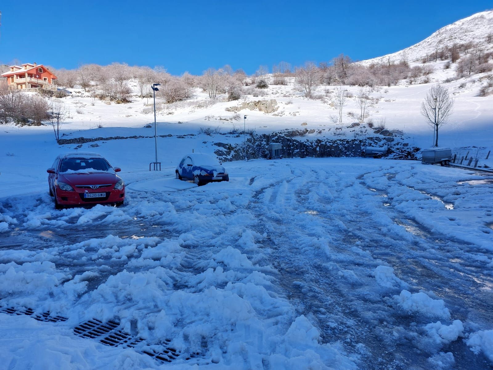 Al amanecer estaba con la nieve helada y sin limpiar.