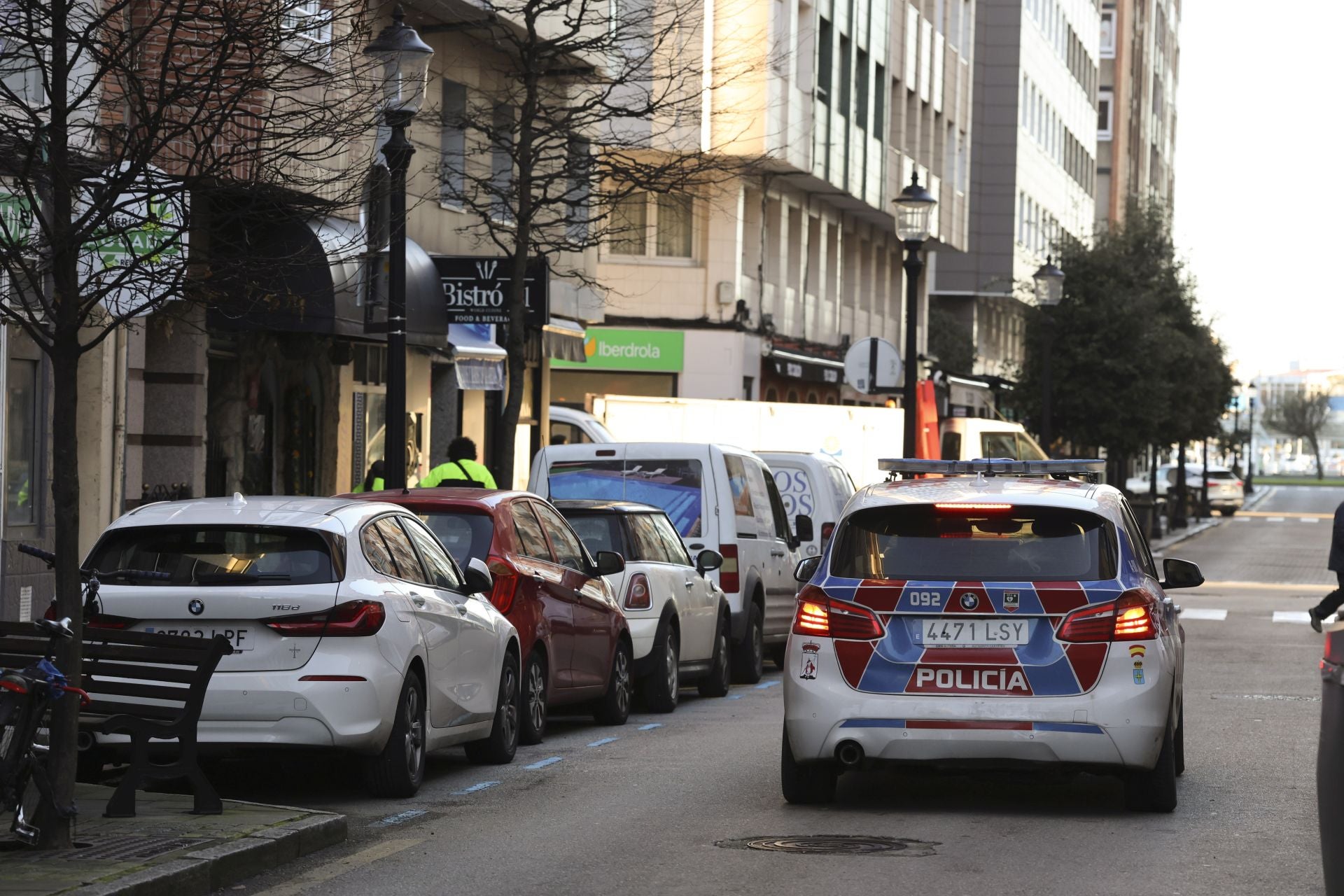 Así se encuentra por dentro el edificio okupado de la calle Aguado, en Gijón