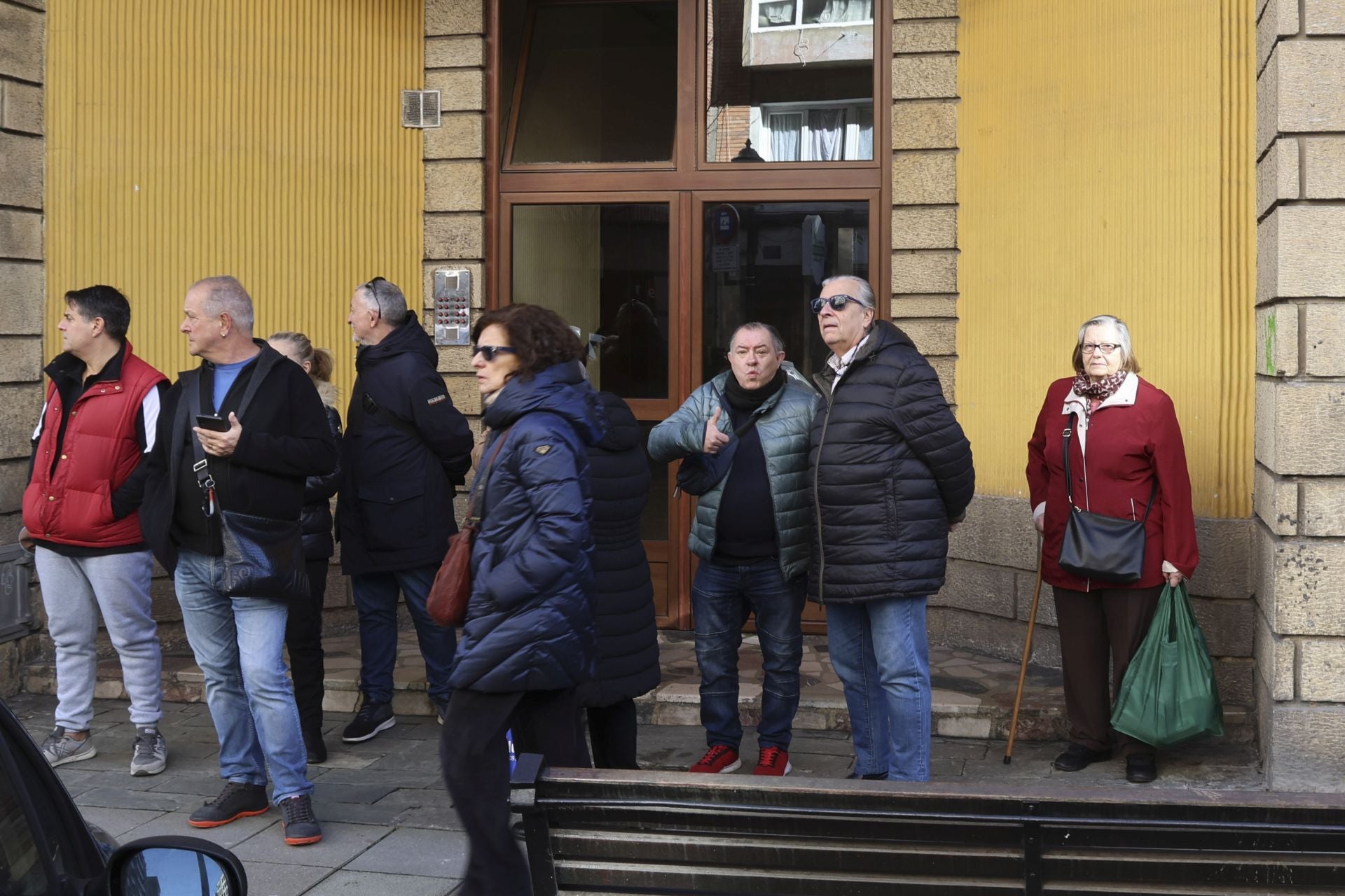 Así se encuentra por dentro el edificio okupado de la calle Aguado, en Gijón