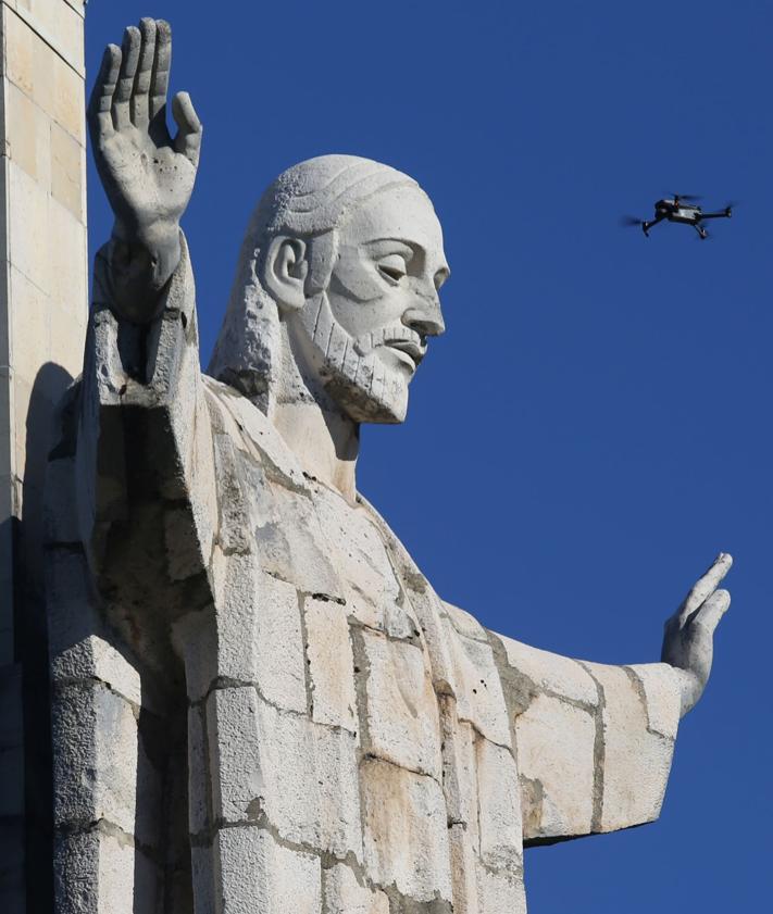 Imagen secundaria 2 - «Un dron, como herramienta, tiene posibilidades infinitas tanto para el bien como para el mal»
