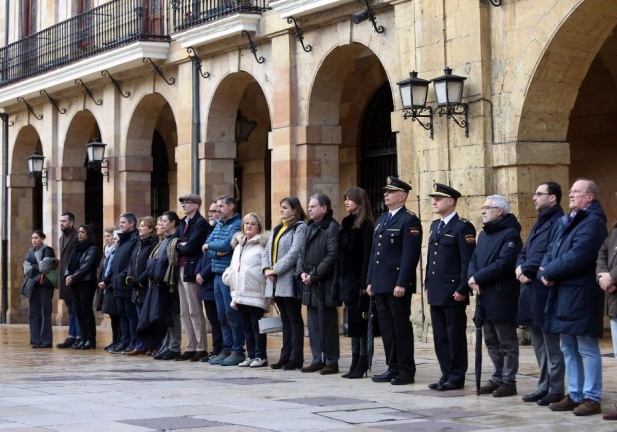 Oviedo. Minuto de silencio en la capital.