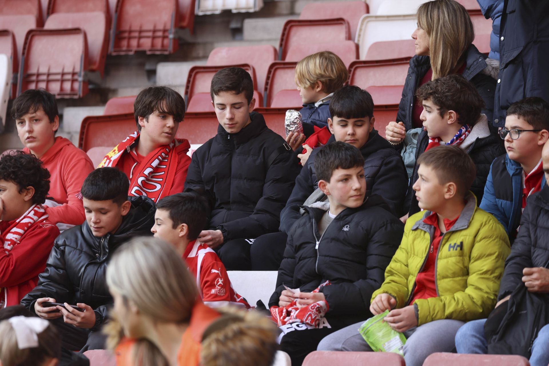 ¿Estuviste en el Sporting de Gijón - Burgos? ¡Búscate en las gradas de El Molinón!