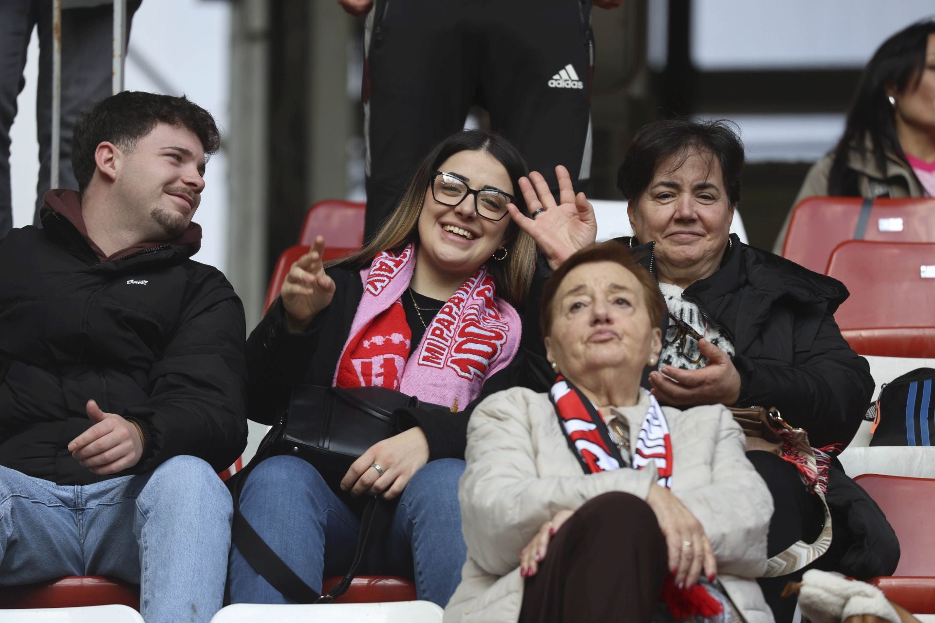 ¿Estuviste en el Sporting de Gijón - Burgos? ¡Búscate en las gradas de El Molinón!